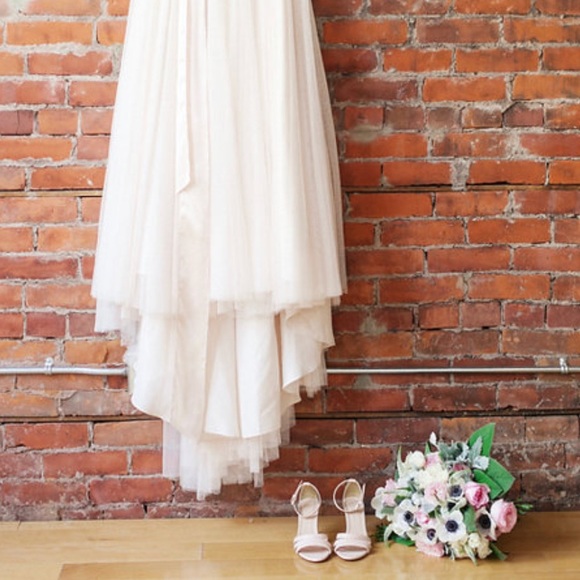 Wedding Dress - Picture 1 of 7